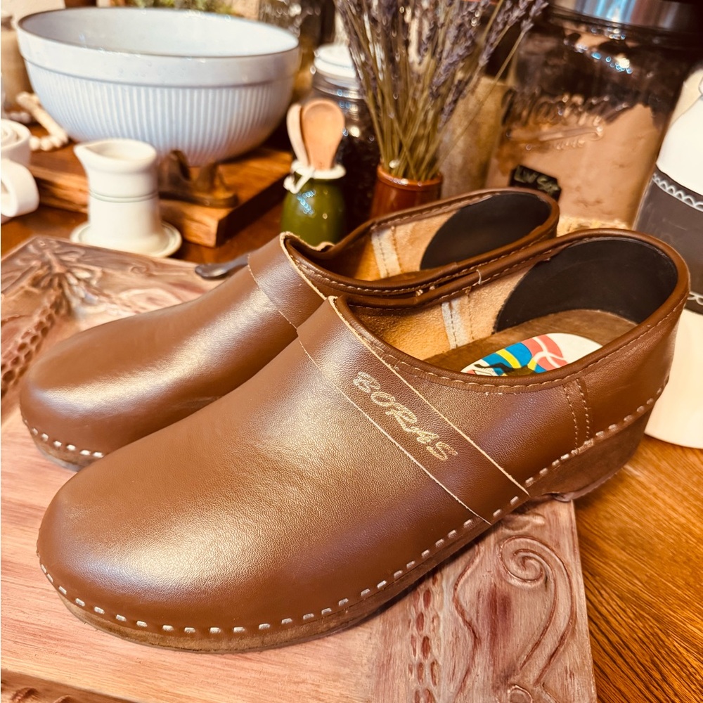 Boras Swedish size 45 Handmade Brown Leather Clogs with wood bottom